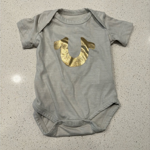 14 PIECE Newborn Bundle, Various Brands - Picture 6 of 13